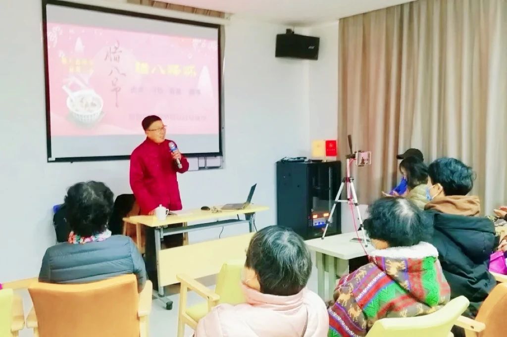 老年志愿者