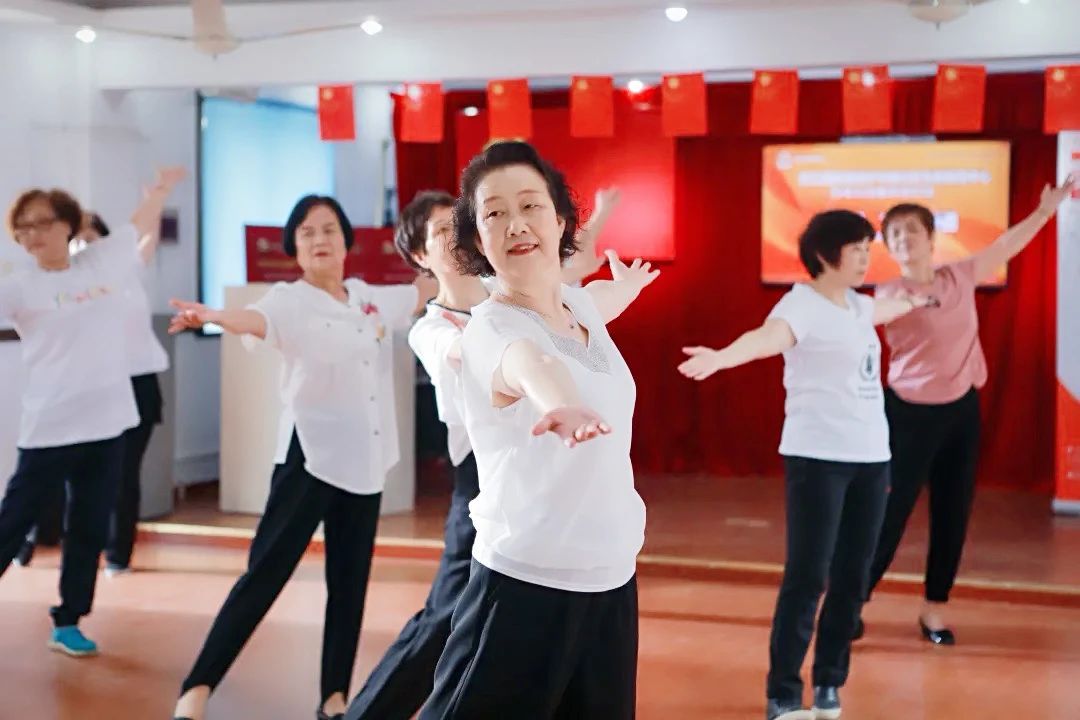 “快乐颐”公益课堂舞蹈班